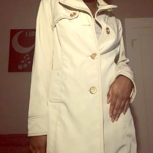 Cream trench oat
